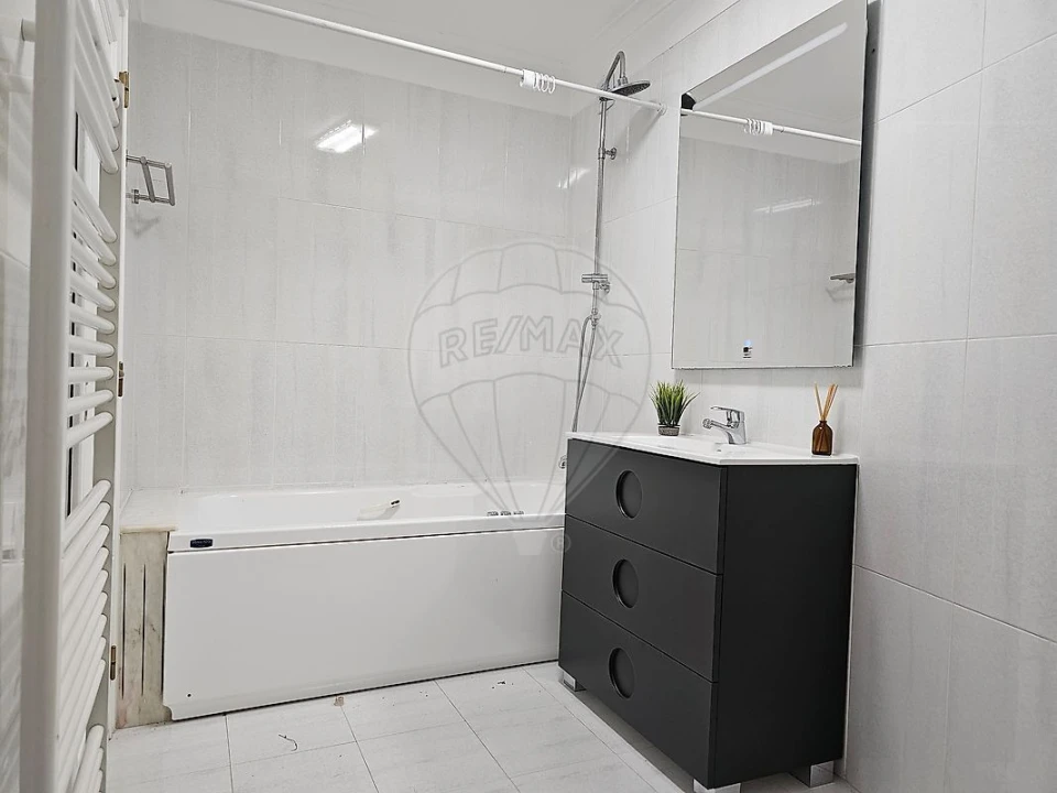 Apartamento T2 para Venda em Santo António Foto 12