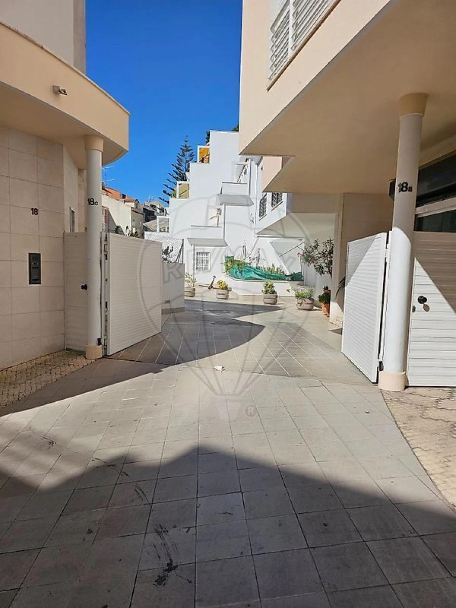 Apartamento T2 para Venda em Santo António Foto 22