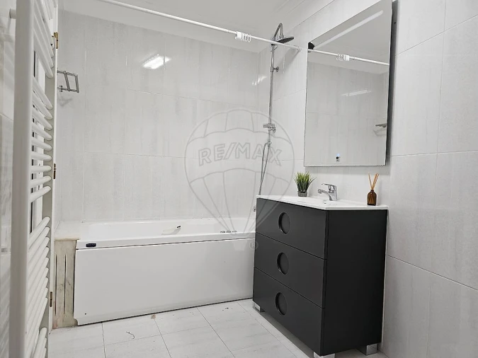 Apartamento T2 para Venda em Santo António Foto 12