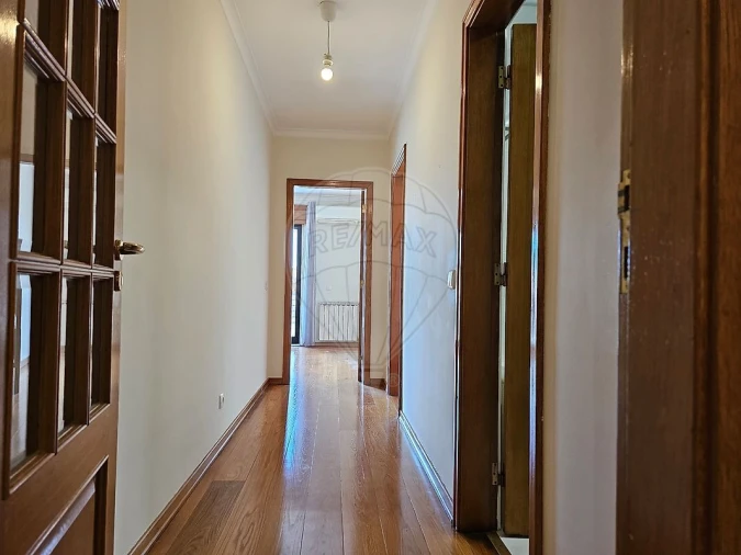 Apartamento T2 para Venda em Santo António Foto 10