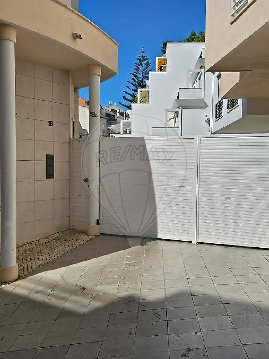 Apartamento T2 para Venda em Santo António Foto 21