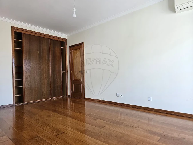 Apartamento T2 para Venda em Santo António Foto 13