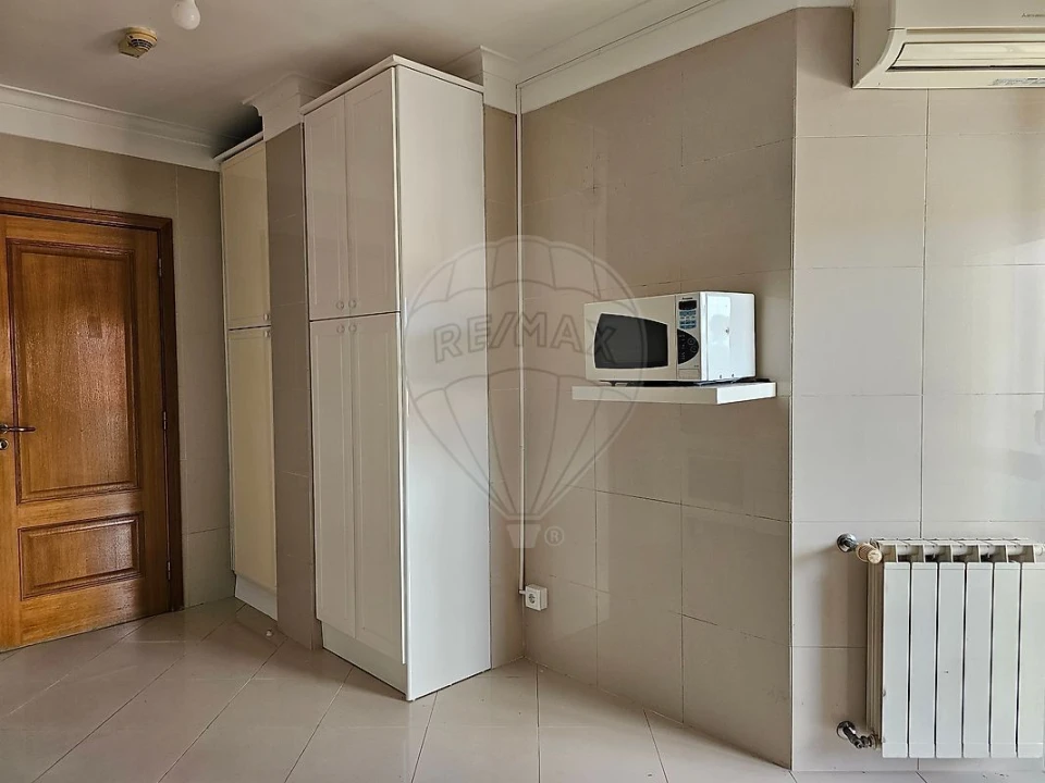 Apartamento T2 para Venda em Santo António Foto 9