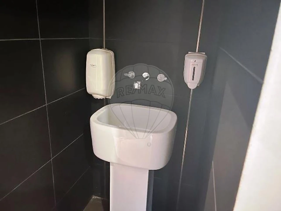 Loja para Arrendamento em Arroios Foto 13