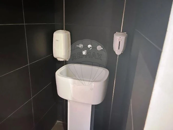 Loja para Arrendamento em Arroios Foto 13