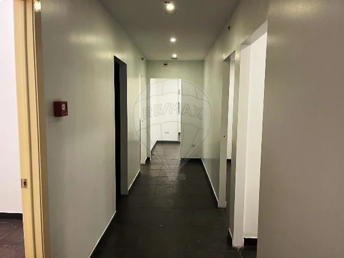 Loja para Arrendamento em Arroios Foto 12