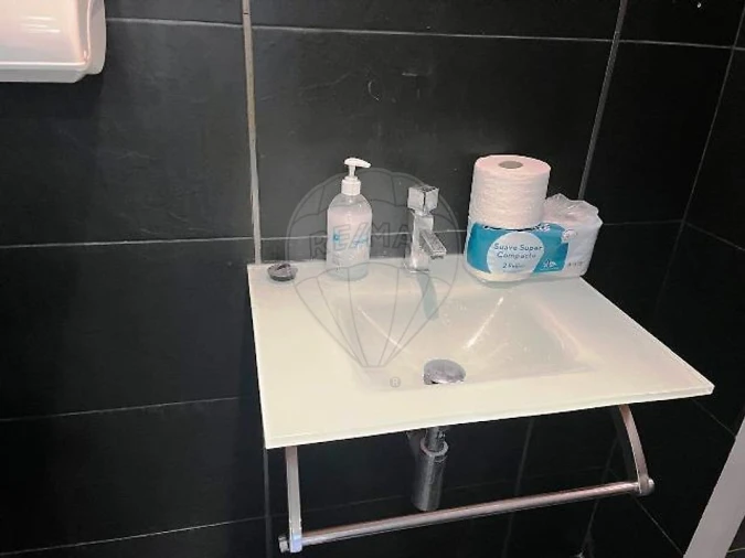 Loja para Arrendamento em Arroios Foto 10