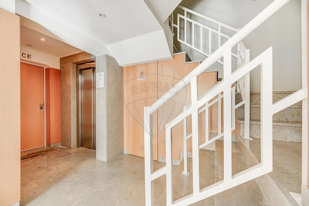 Apartamento T2 para Venda em Misericórdia Foto 4