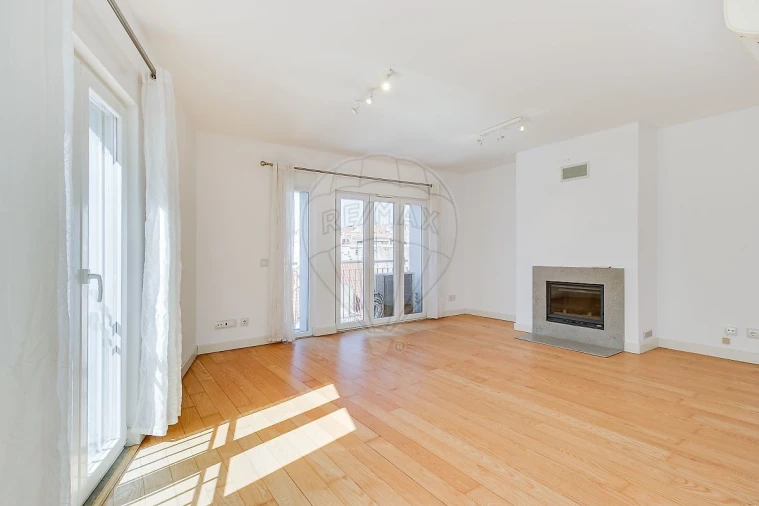 Apartamento T2 para Venda em Misericórdia Foto 25