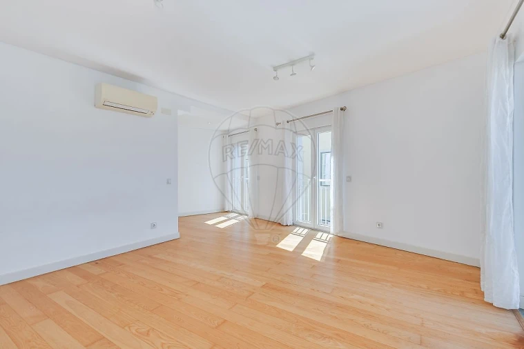 Apartamento T2 para Venda em Misericórdia Foto 8