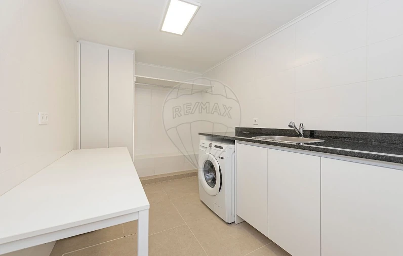 Moradia T5 para Venda em Carcavelos e Parede Foto 40