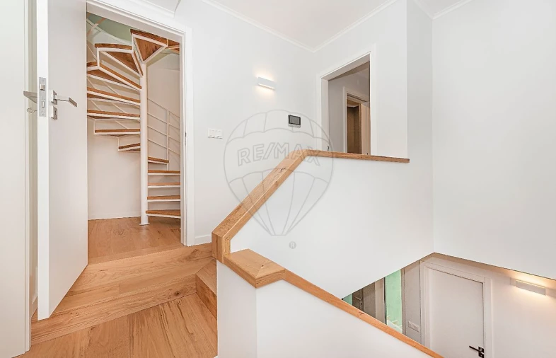 Moradia T5 para Venda em Carcavelos e Parede Foto 16