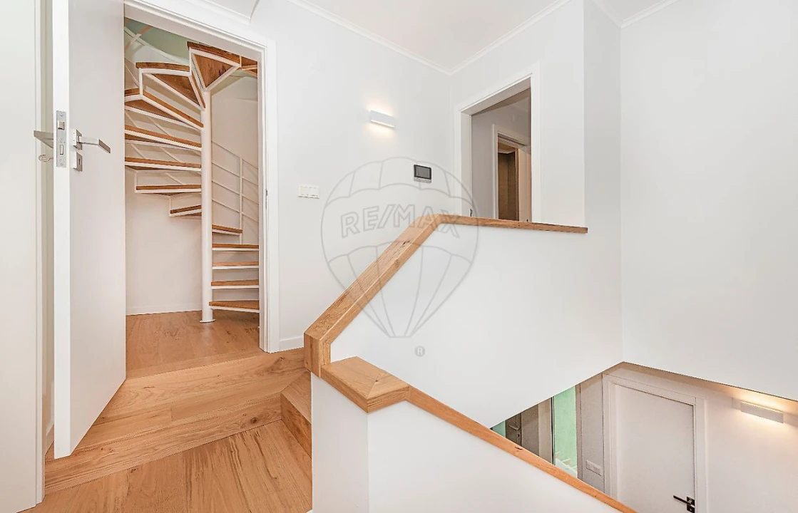 Moradia T5 para Venda em Carcavelos e Parede Foto 16