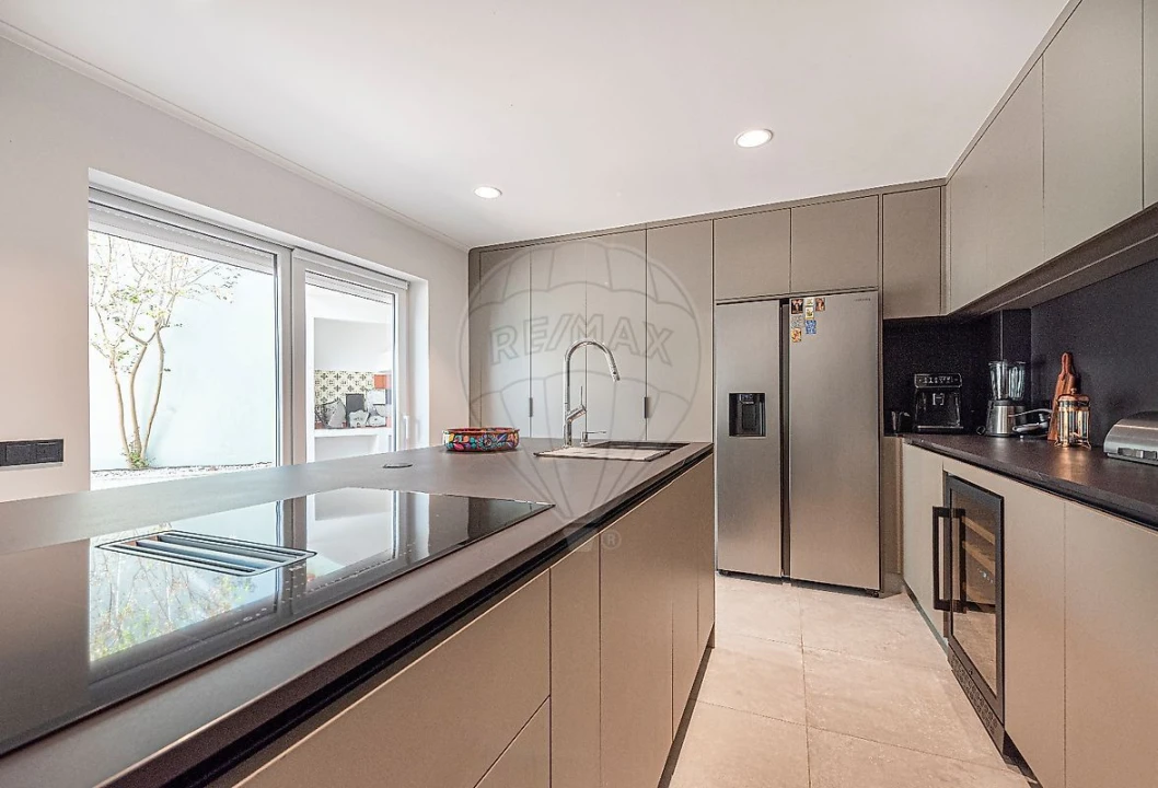 Moradia T5 para Venda em Carcavelos e Parede Foto 10