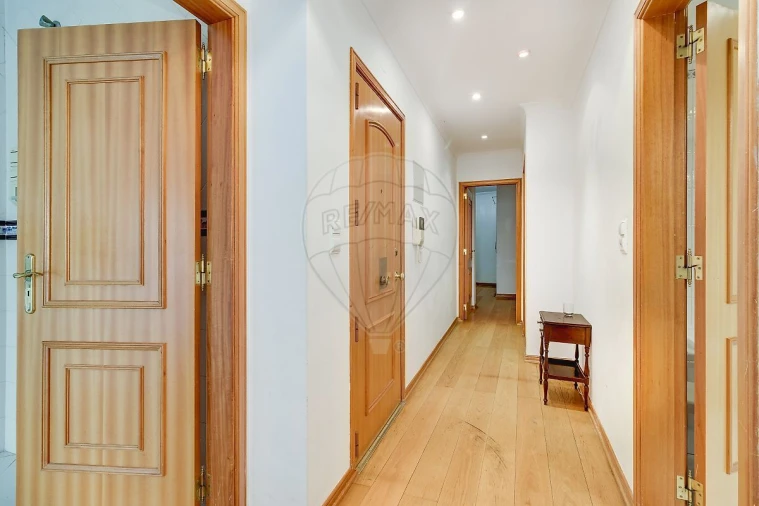 Apartamento T2 para Venda em Misericórdia Foto 14