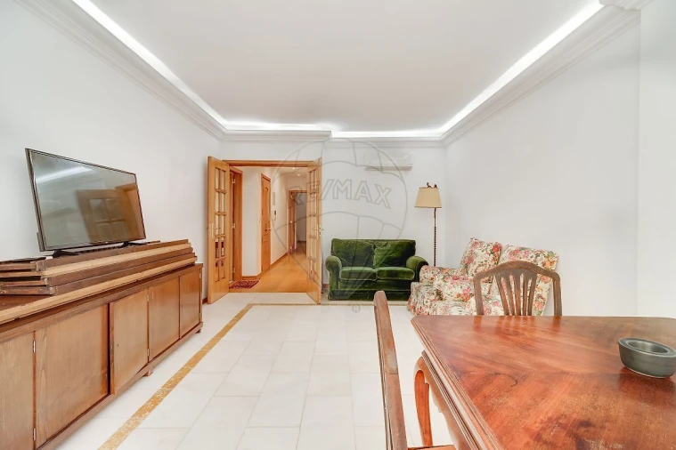 Apartamento T2 para Venda em Misericórdia Foto 2