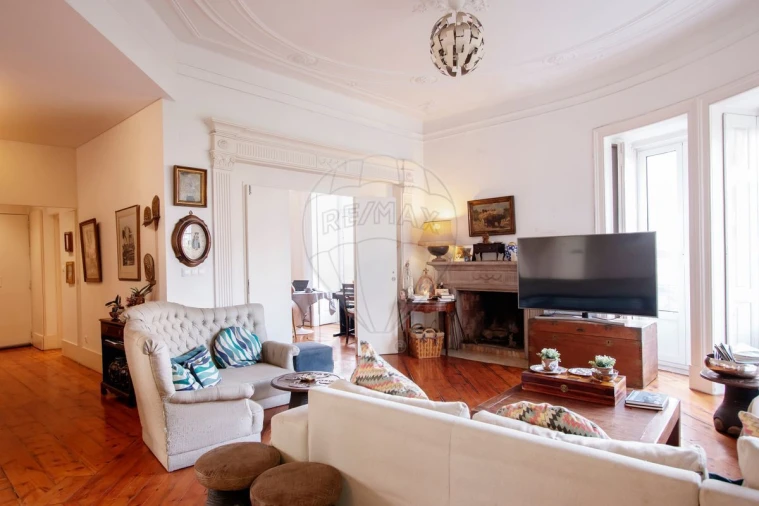 Apartamento T5 para Venda em Avenidas Novas Foto 5