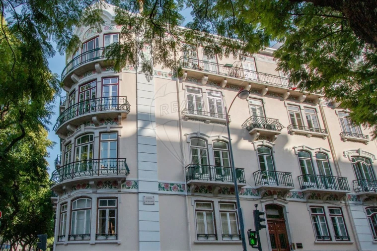 Apartamento T5 para Venda em Avenidas Novas Foto 2