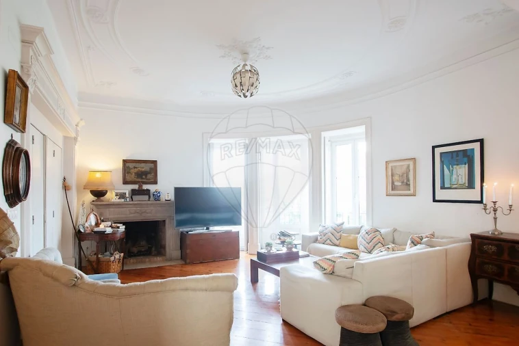 Apartamento T5 para Venda em Avenidas Novas Foto 7