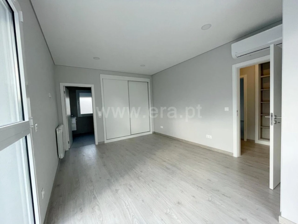 Moradia T4 para Venda em Covilhã e Canhoso Foto 8