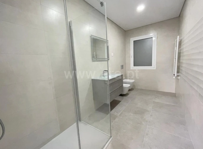 Moradia T4 para Venda em Covilhã e Canhoso Foto 4