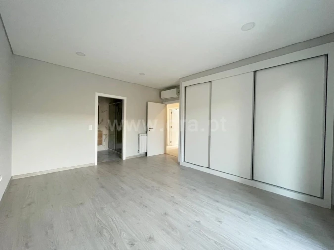 Moradia T4 para Venda em Covilhã e Canhoso Foto 9