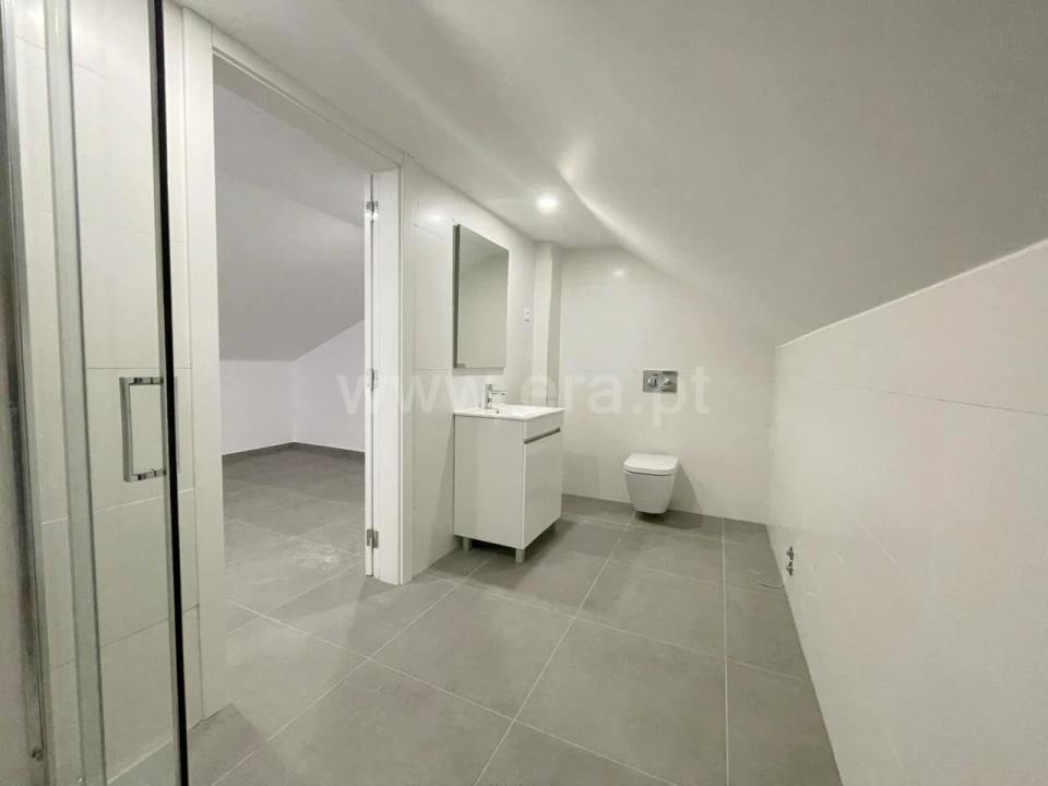 Moradia T4 para Venda em Covilhã e Canhoso Foto 12