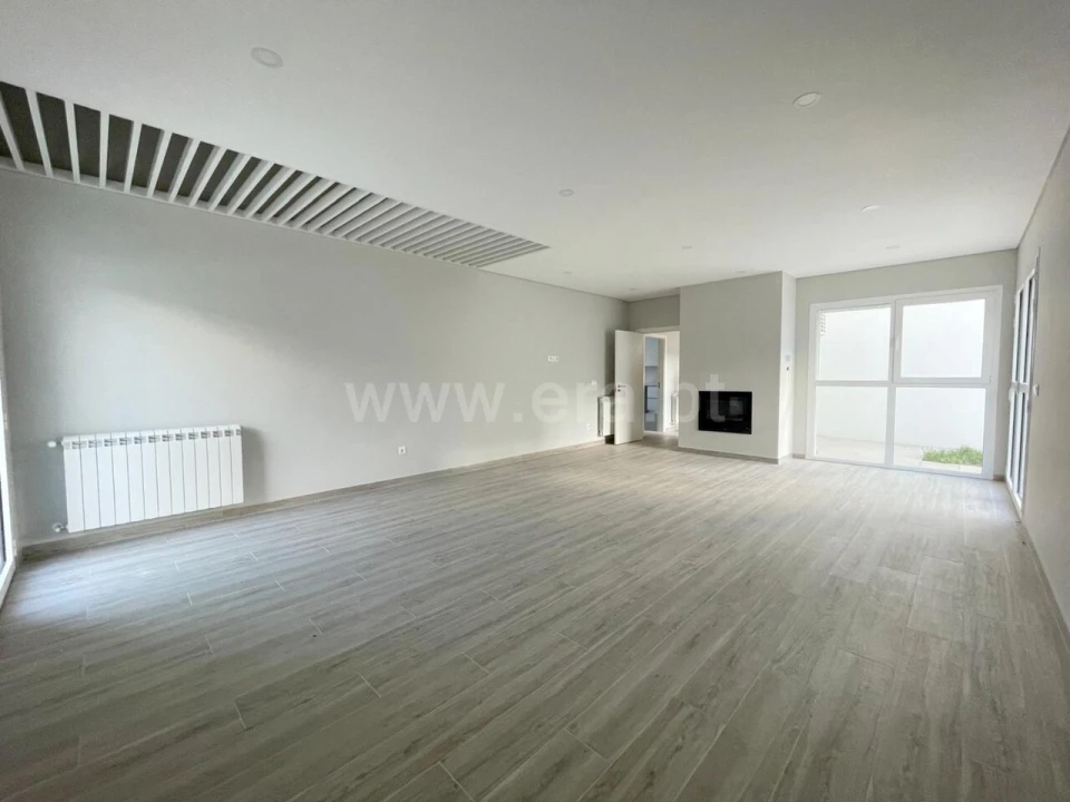 Moradia T4 para Venda em Covilhã e Canhoso Foto 1