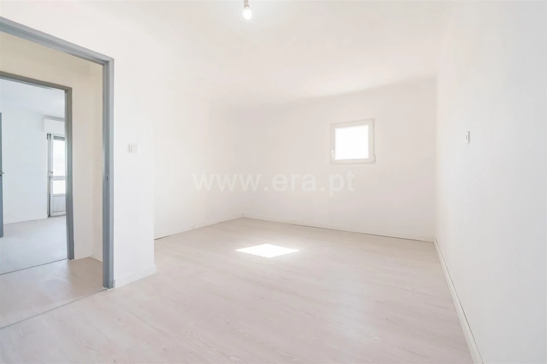 Moradia T2 para Venda em Barco e Coutada Foto 9