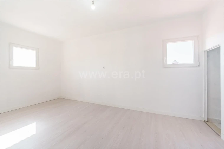 Moradia T2 para Venda em Barco e Coutada Foto 8