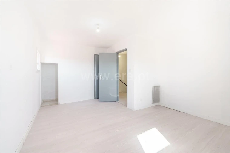 Moradia T2 para Venda em Barco e Coutada Foto 7