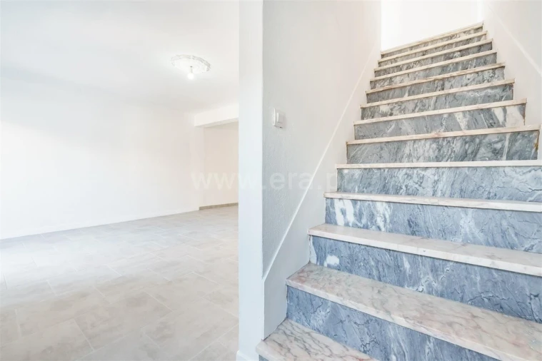 Moradia T2 para Venda em Barco e Coutada Foto 6