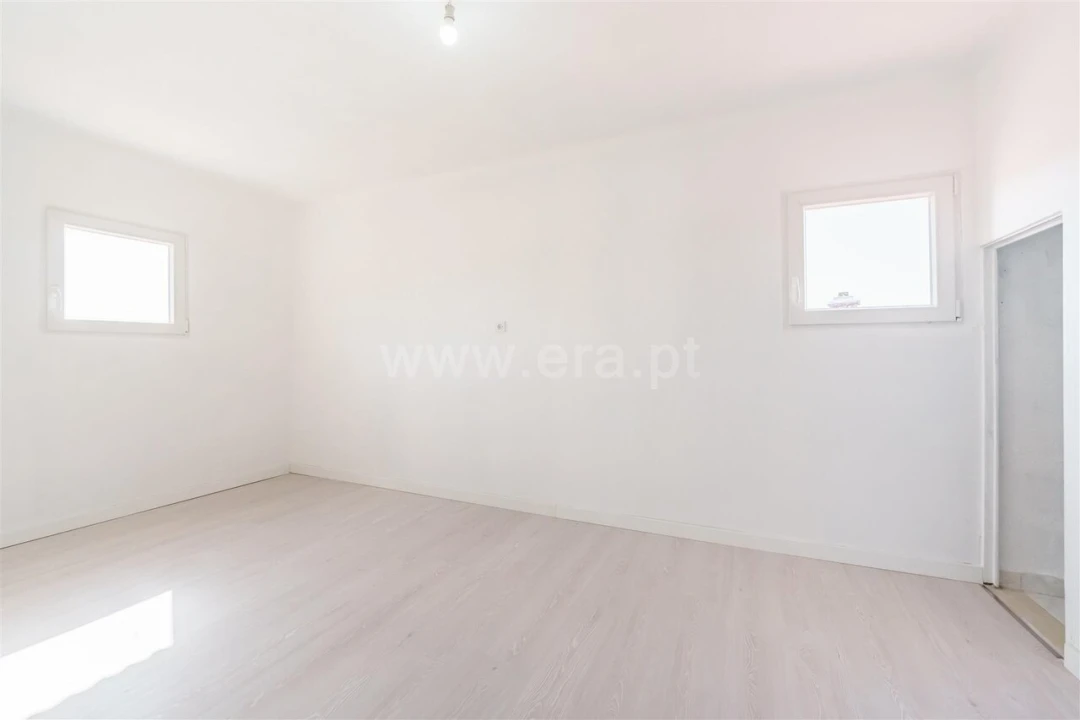 Moradia T2 para Venda em Barco e Coutada Foto 8