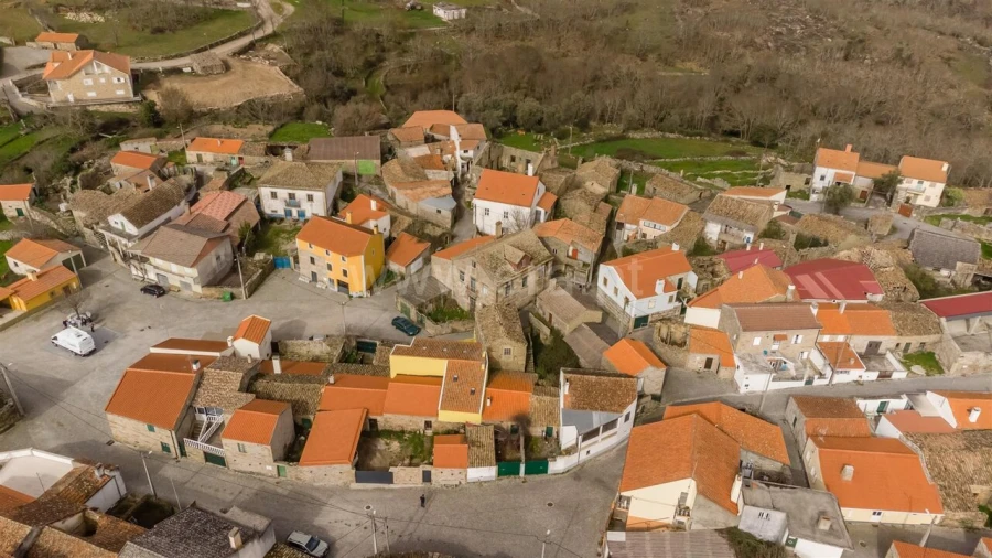 Moradia T3 para Venda em Castelo Mendo, Ade, Monteperobolso e Mesquitela Foto 13