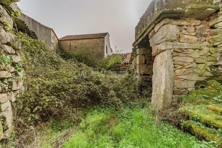 Moradia T3 para Venda em Castelo Mendo, Ade, Monteperobolso e Mesquitela Foto 9