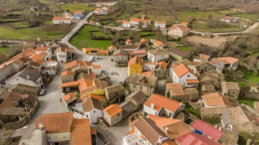Moradia T3 para Venda em Castelo Mendo, Ade, Monteperobolso e Mesquitela Foto 14