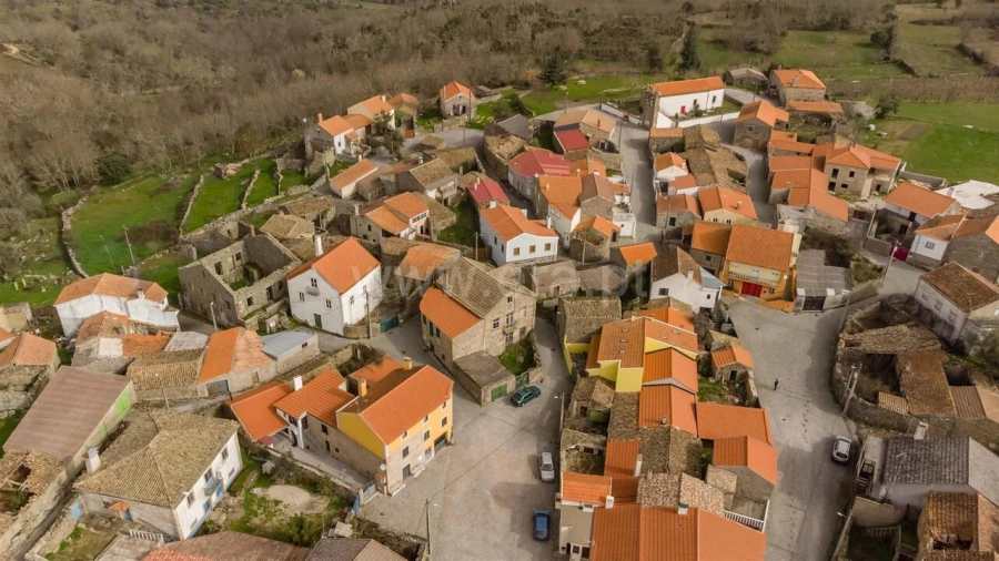 Moradia T3 para Venda em Castelo Mendo, Ade, Monteperobolso e Mesquitela Foto 12