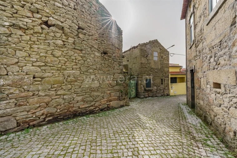 Moradia T3 para Venda em Castelo Mendo, Ade, Monteperobolso e Mesquitela Foto 3