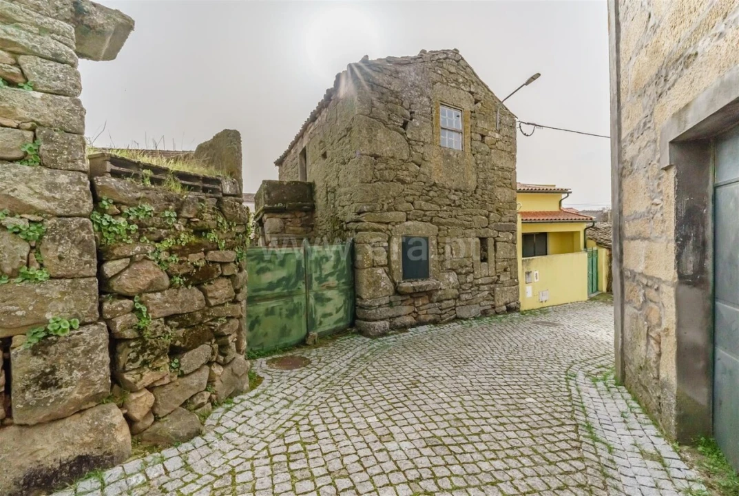 Moradia T3 para Venda em Castelo Mendo, Ade, Monteperobolso e Mesquitela Foto 4