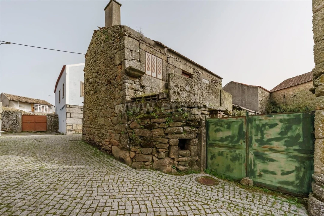 Moradia T3 para Venda em Castelo Mendo, Ade, Monteperobolso e Mesquitela Foto 5