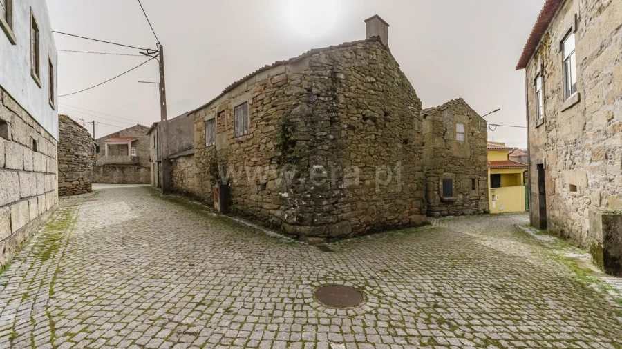 Moradia T3 para Venda em Castelo Mendo, Ade, Monteperobolso e Mesquitela