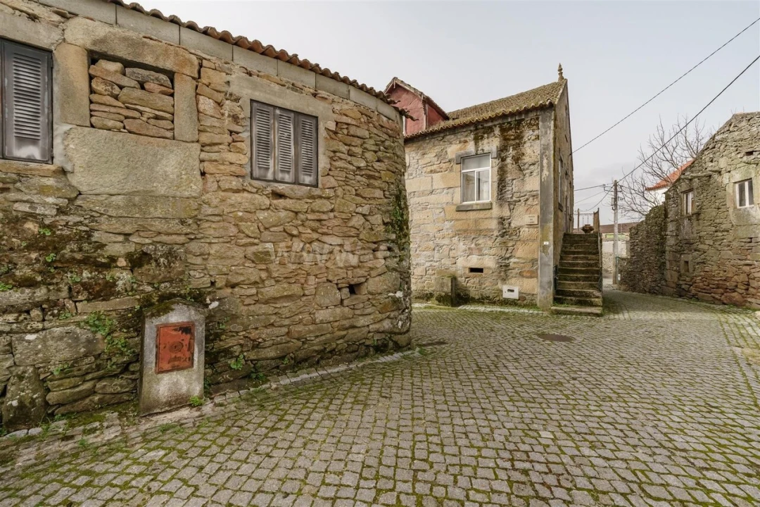 Moradia T3 para Venda em Castelo Mendo, Ade, Monteperobolso e Mesquitela Foto 7