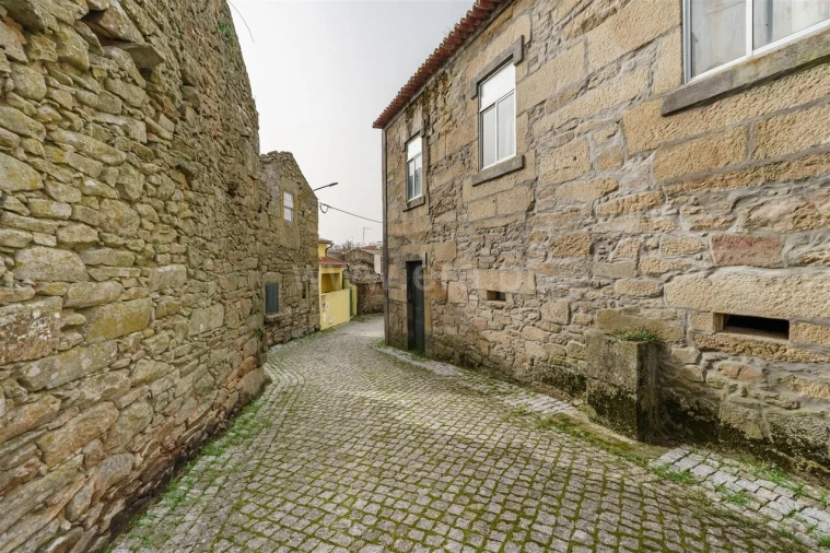 Moradia T4 para Venda em Castelo Mendo, Ade, Monteperobolso e Mesquitela Foto 3