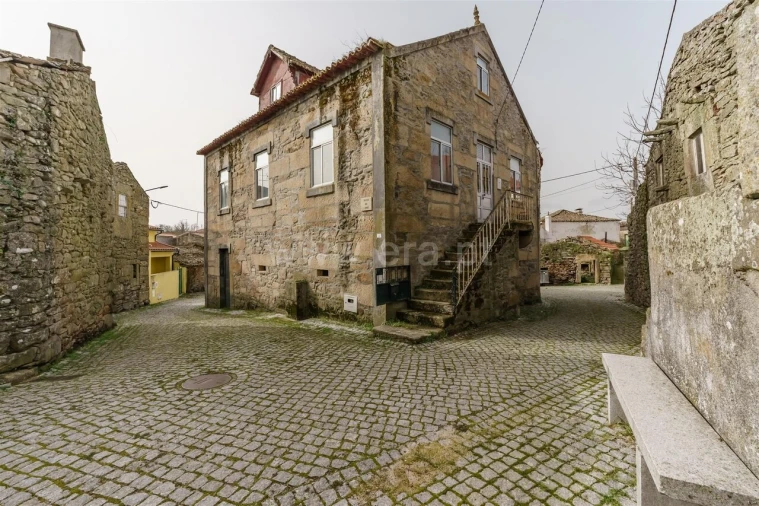 Moradia T4 para Venda em Castelo Mendo, Ade, Monteperobolso e Mesquitela Foto 1