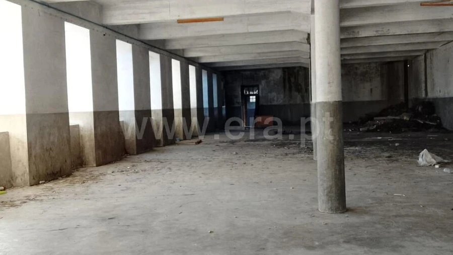 Armazém para Venda em Covilhã e Canhoso