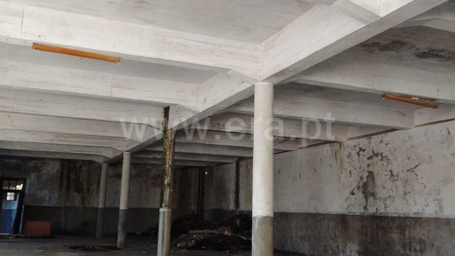 Armazém para Venda em Covilhã e Canhoso