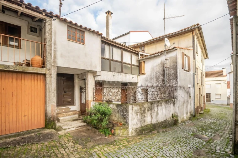 Moradia T2 para Venda em Peso e Vales do Rio Foto 1