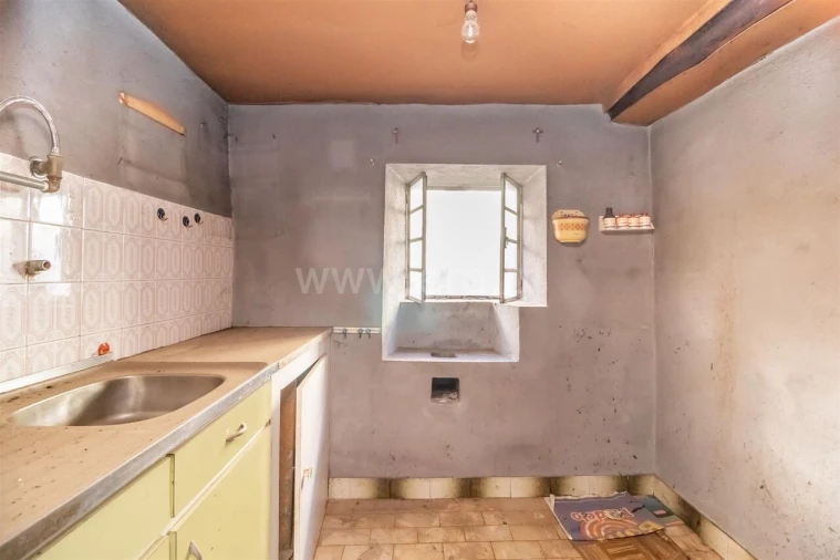 Moradia T2 para Venda em Peso e Vales do Rio Foto 5