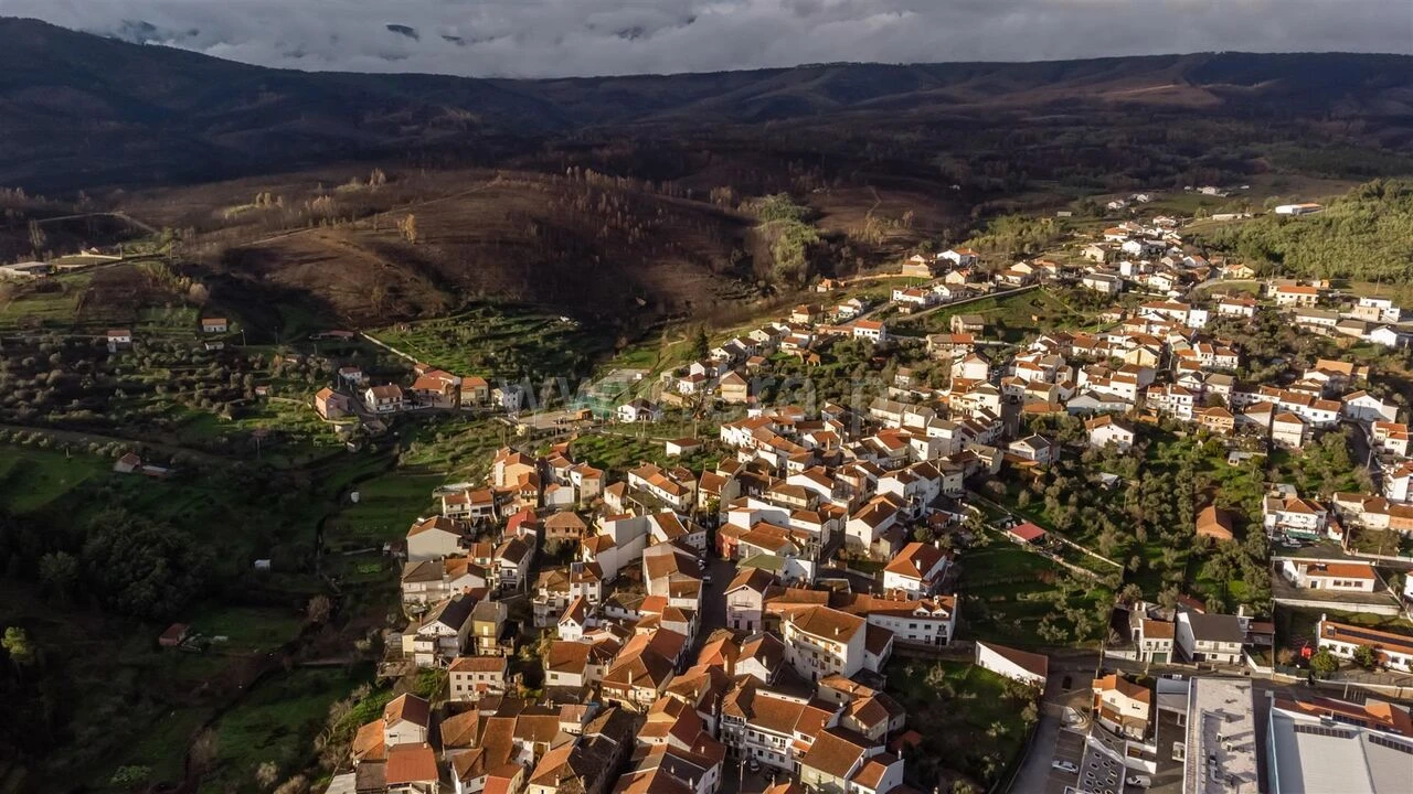 Moradia T2 para Venda em Peso e Vales do Rio Foto 17