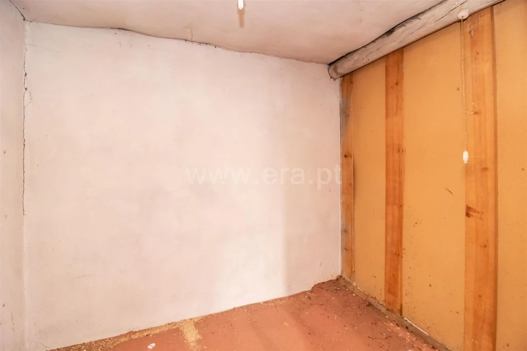 Moradia T2 para Venda em Peso e Vales do Rio Foto 6